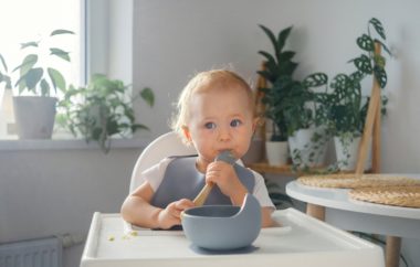5 stvari, ki jih morate vedeti o uvajanju goste hrane pri dojenčkih