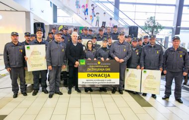 24 prostovoljnih gasilskih društev podravske in pomurske regije prejelo donacijo v okviru projekta “Za življenja gre”
